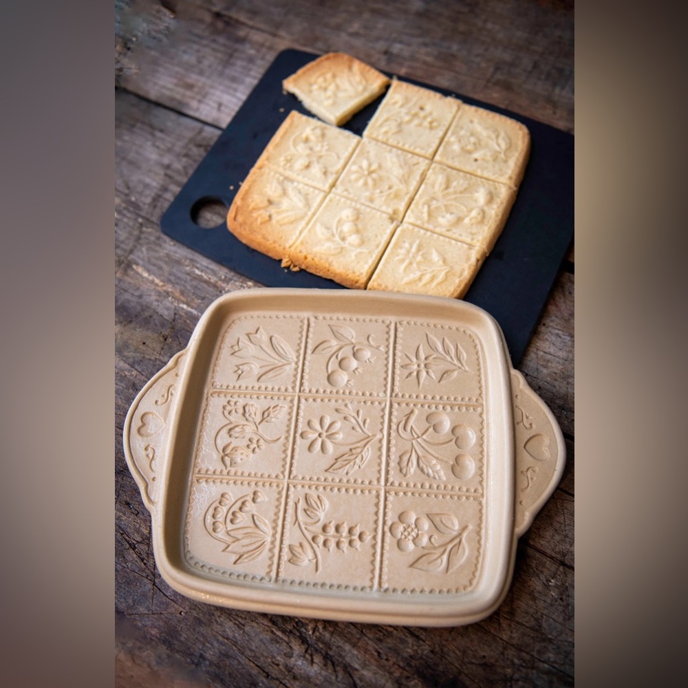 Vintage Shortbread Pan with Berries Design 1988 Hill Design